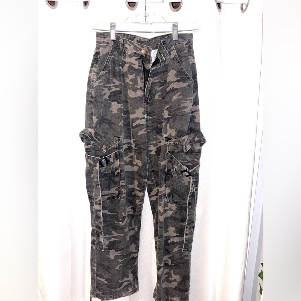 SHEIN Camouflage Cargo Pants - Black and Gray